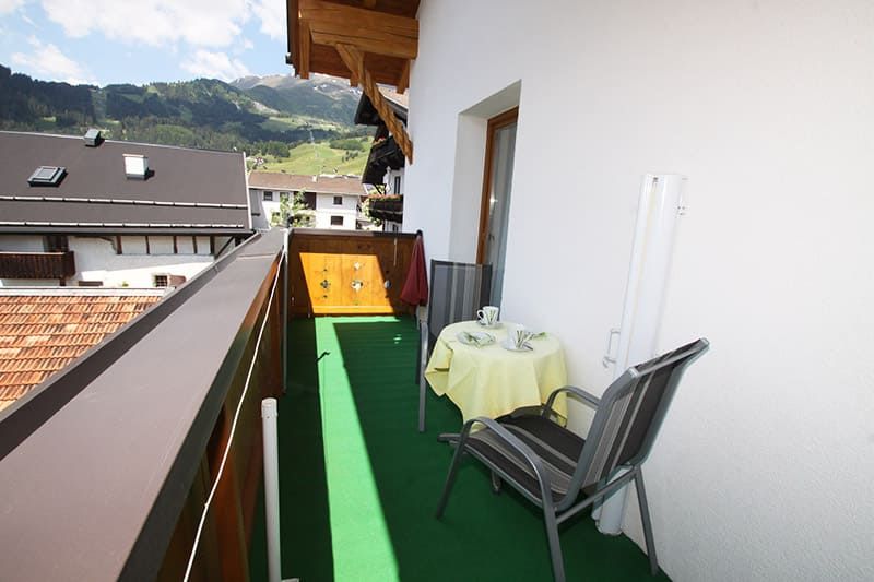 Südseitiger Balkon von der Ferienwohnung im Apart Rietzler